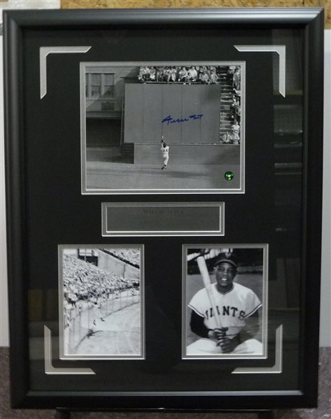 WILLIE MAYS SIGNED "THE CATCH" Display