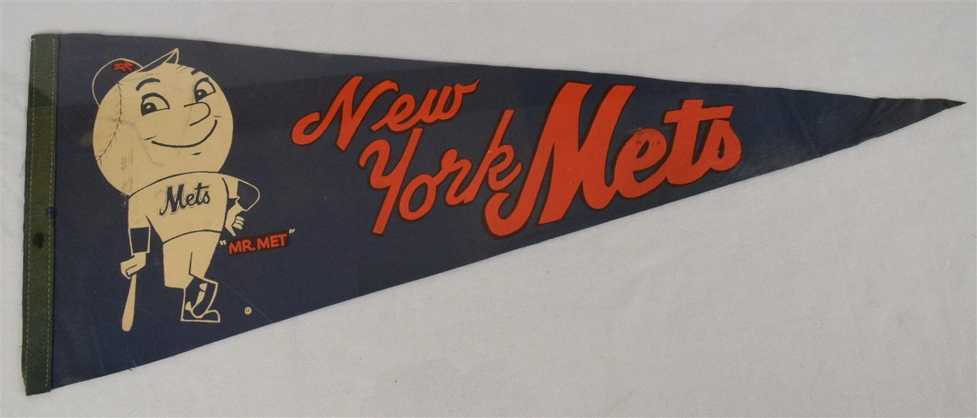 Vintage 1970s New York Mets Pennant w/Rare Green Banner
