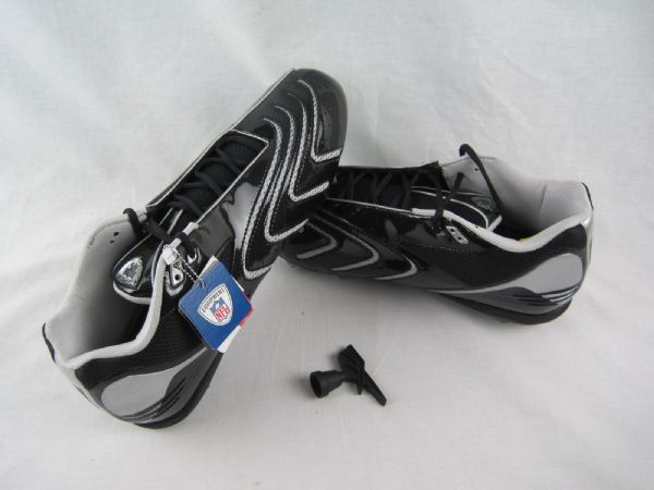 Tennessee Titans Game Issued Shoes w/Original Box