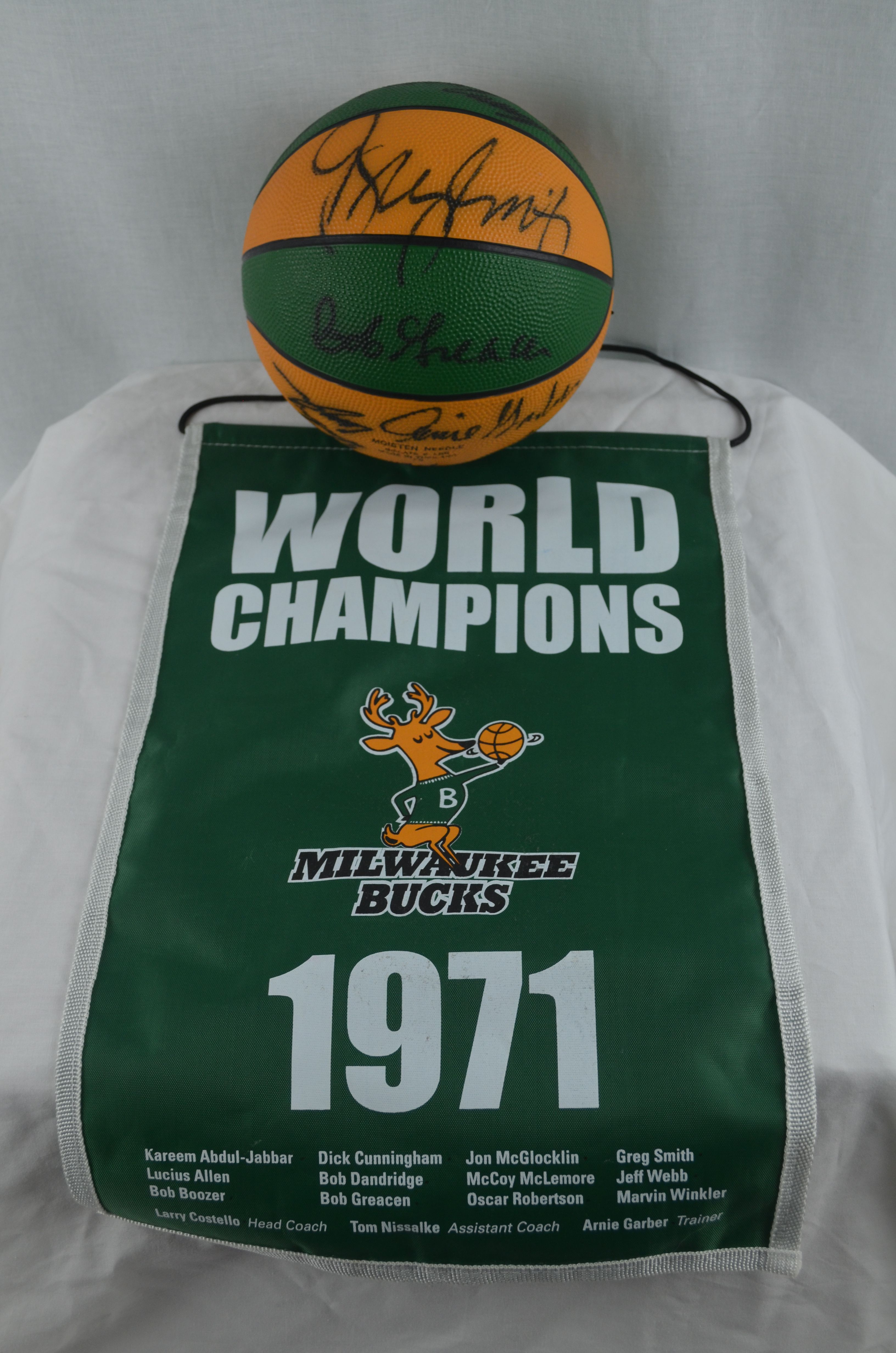 Lot Detail Milwaukee Bucks 1971 Team Signed Basketball Banner W Abdul Jabbar Oscar Robertson