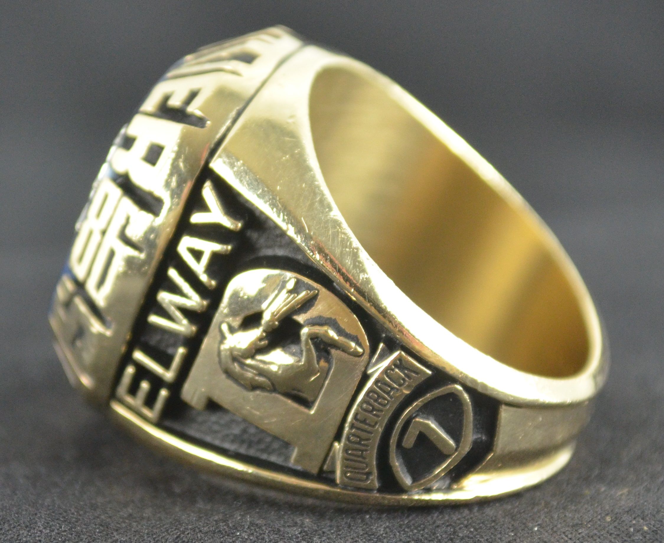 Lot Detail - John Elway Super Bowl XXI 10K Gold Ring w/Real Diamonds
