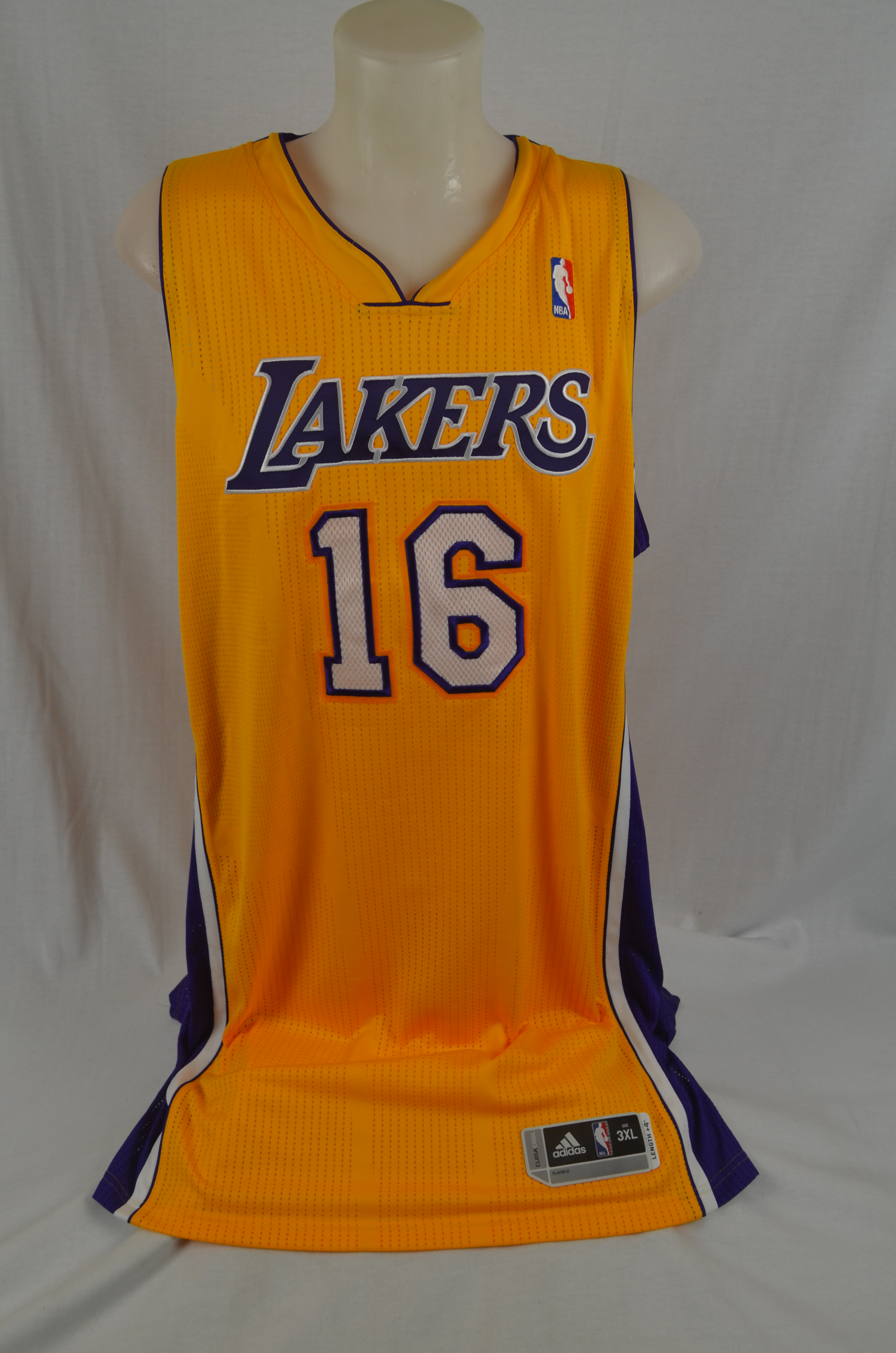 Pau Gasol Signed Lakers Jersey (Beckett COA)