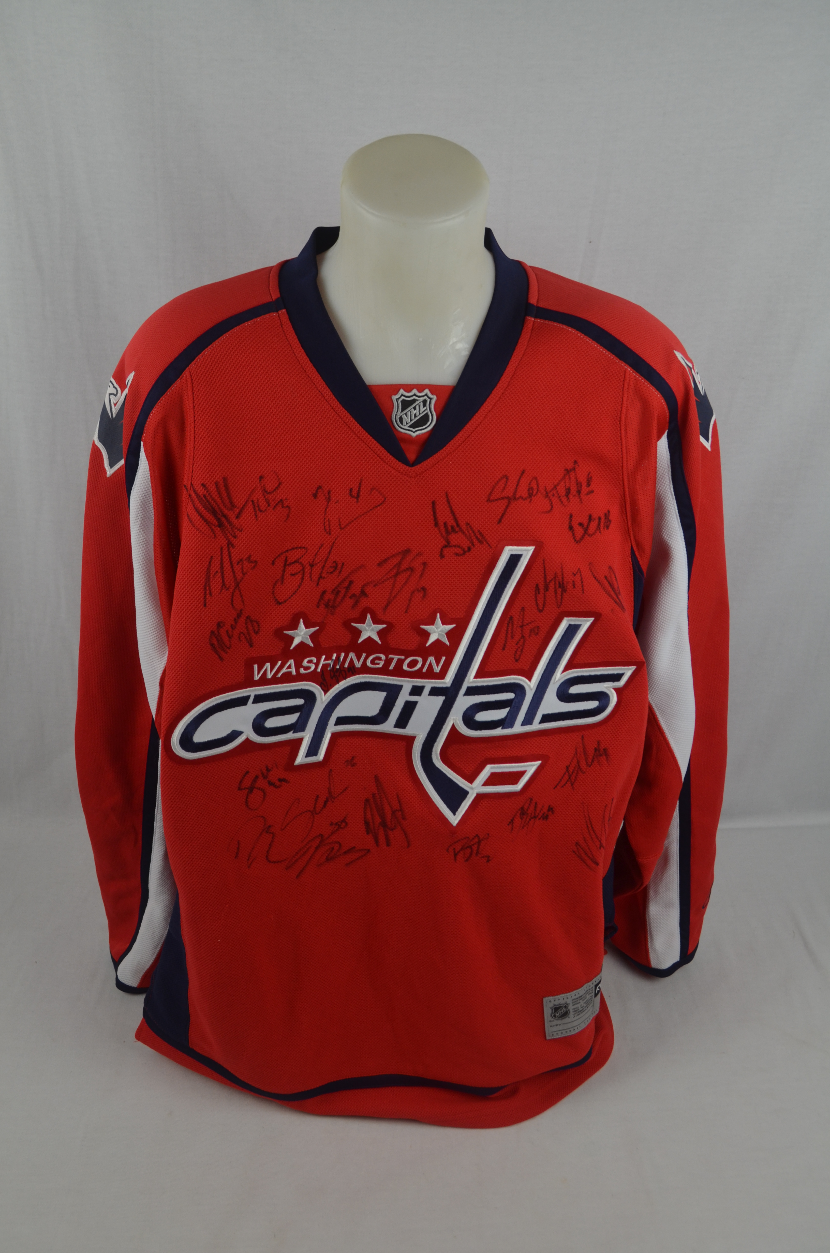 washington capitals team signed jersey