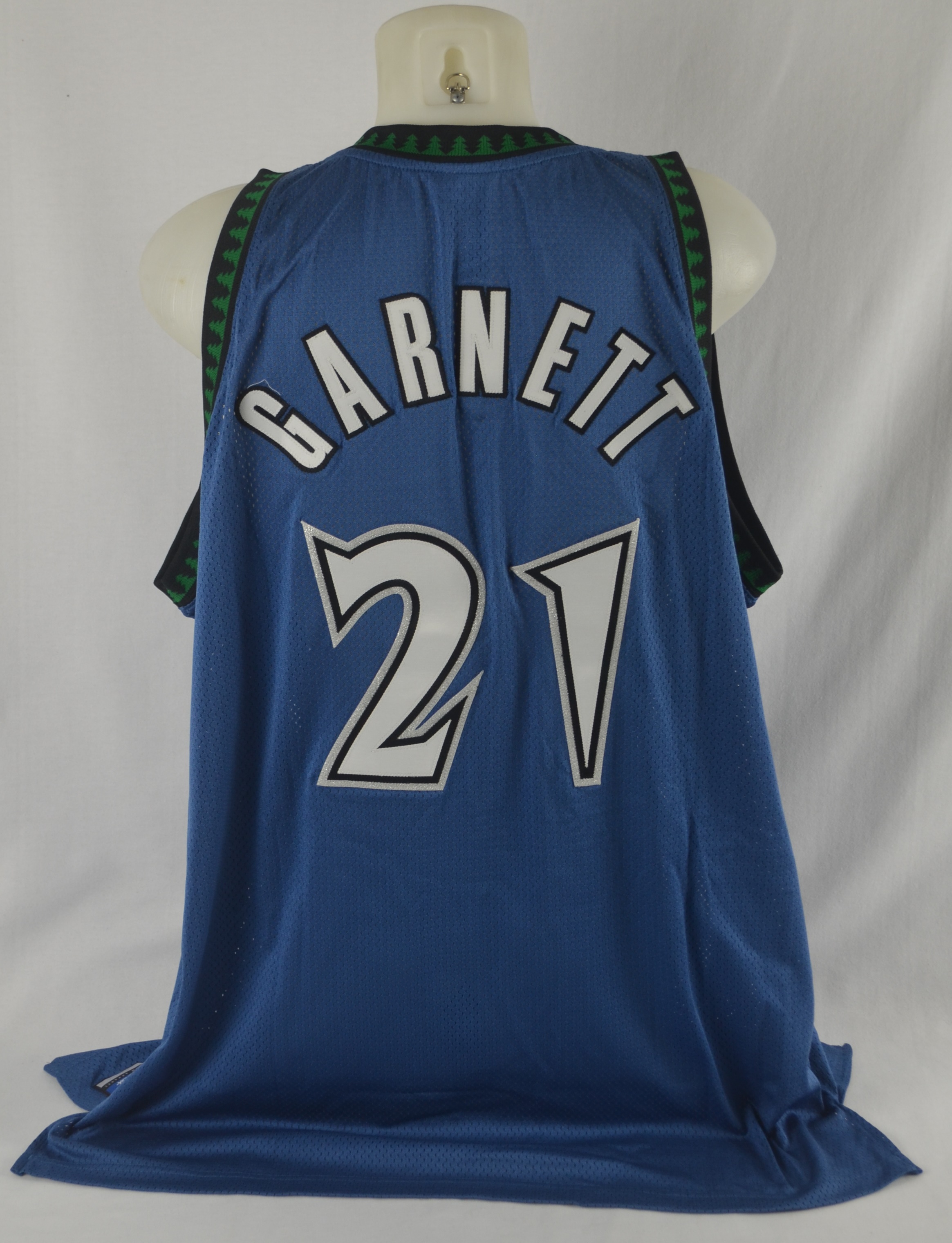 Lot Detail - Kevin Garnett Autographed Limited Edition 2004 MVP Jersey UDA  #19 of 121