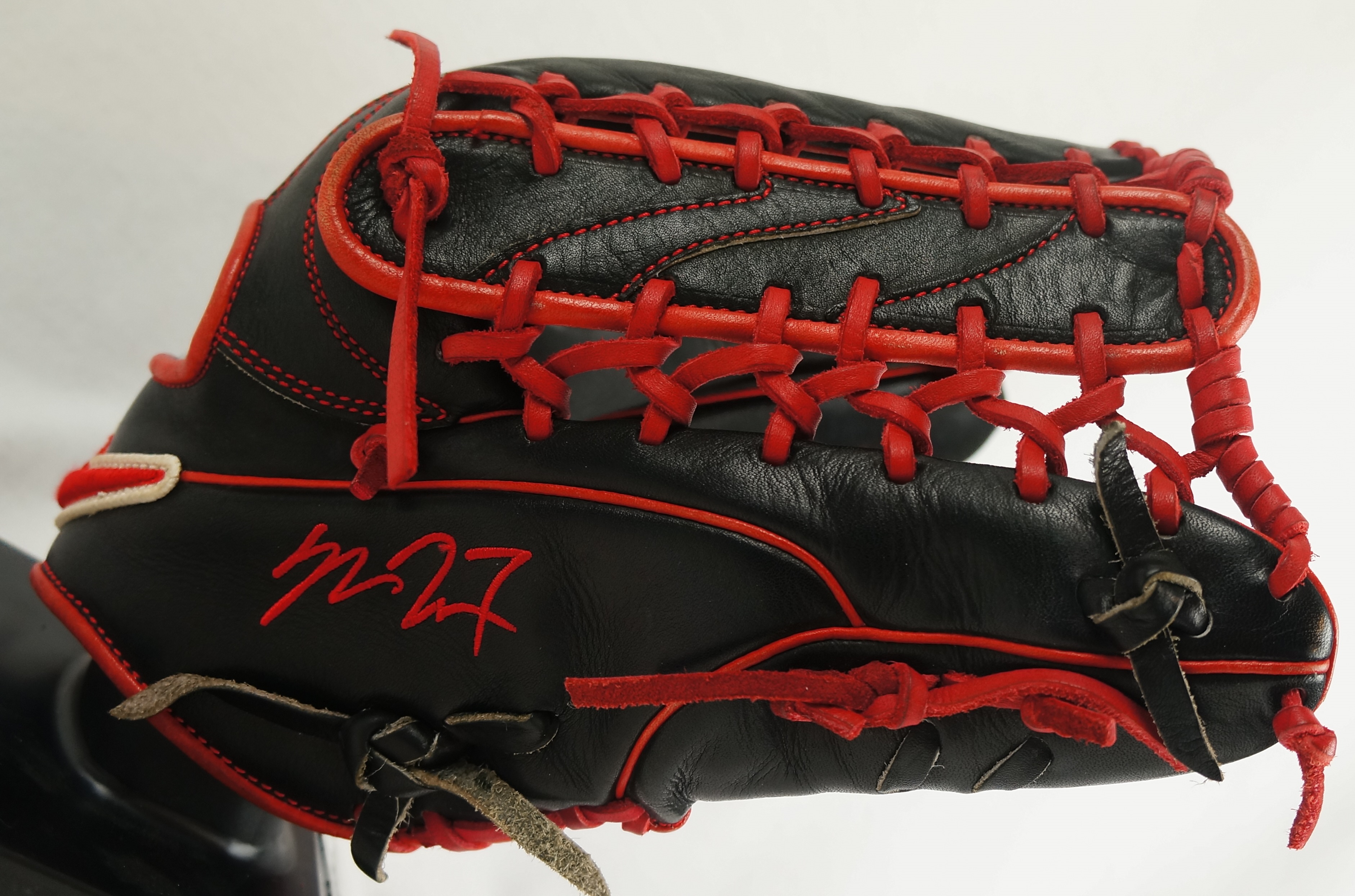 mike trout glove