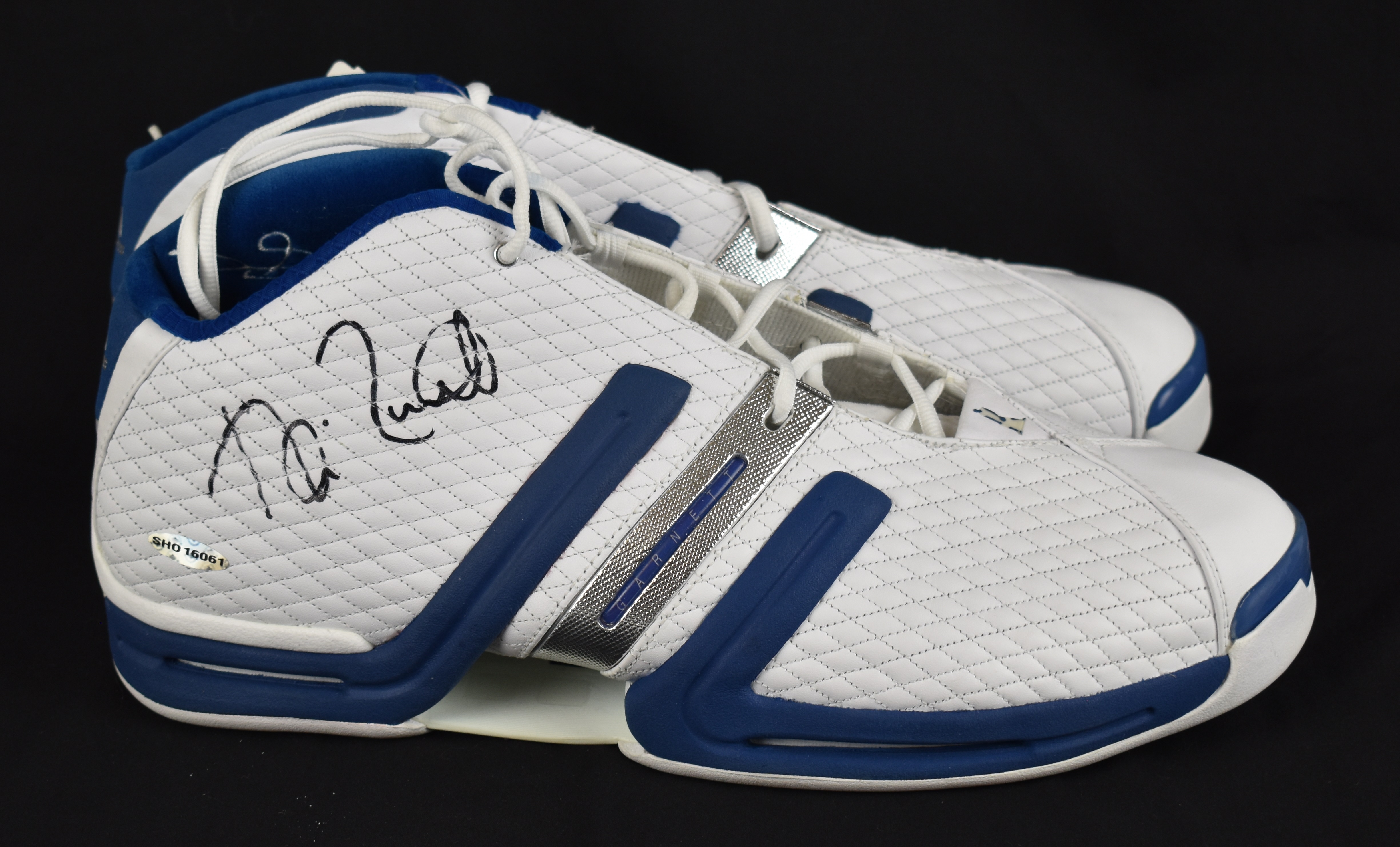 Lot Detail - Kevin Garnett Autographed Basketball Shoes UDA