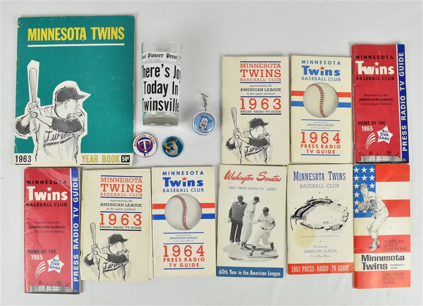 Minnesota Twins Lot of Media Guides Programs & Coins