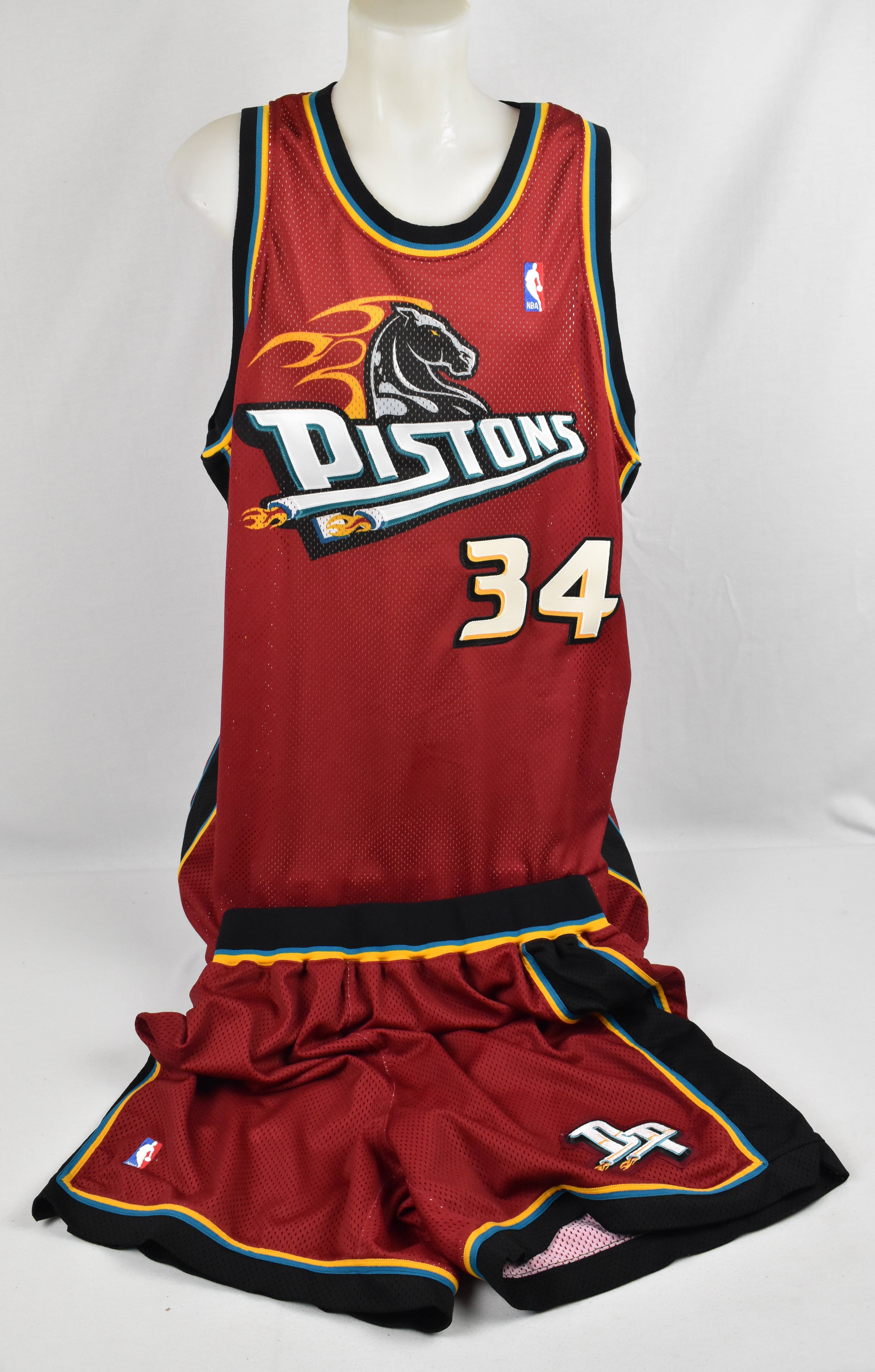 pistons maroon jersey