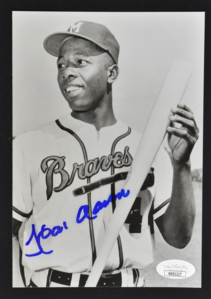 Hank Aaron Autographed 5x7 B/W Photo