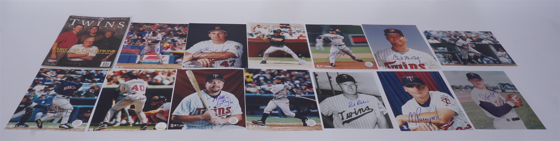 Lot of 13 Autographed Minnesota Twins Photos + 1 Autographed Magazine Beckett