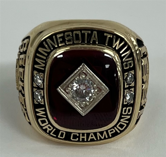 Minnesota Twins 1991 World Champions 10K Gold & Diamond Staff Ring