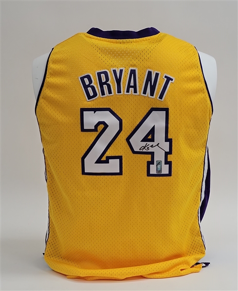 Kobe Bryant Autographed Los Angeles Lakers Jersey w/ Lakers LOA