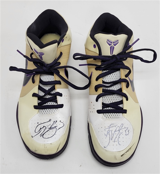 Baron Davis Game Used & Autographed Shoes