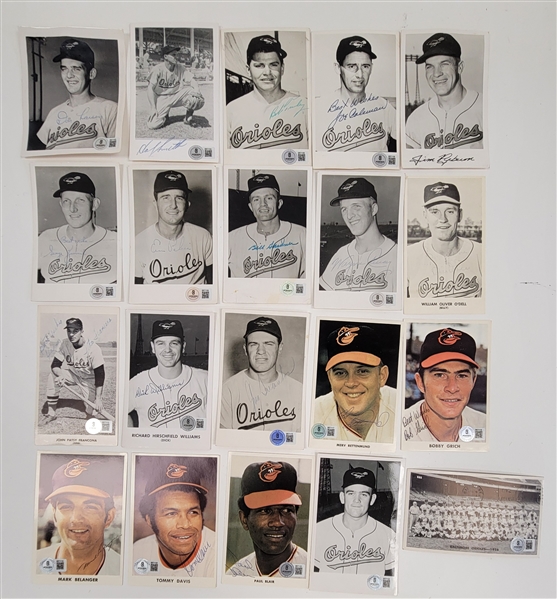 Lot of 20 Baltimore Orioles Autographed Vintage Photo Postcards Beckett